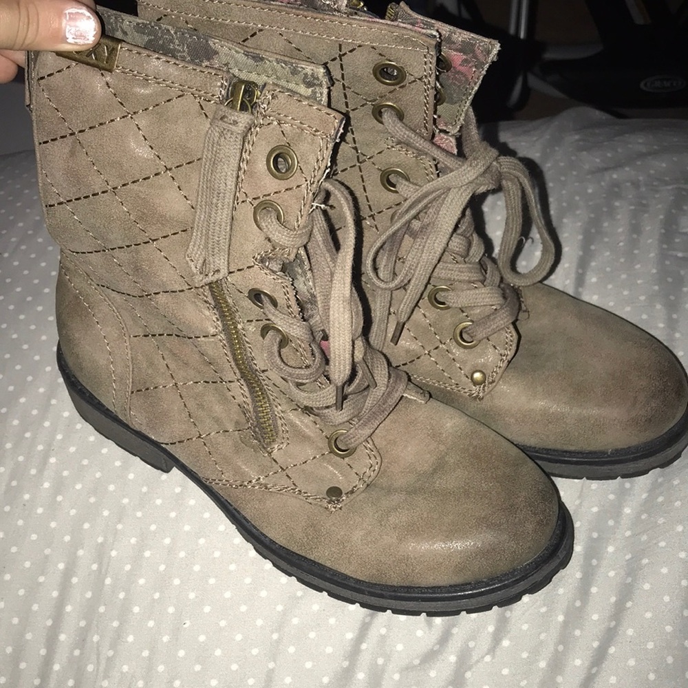 Roxy boots